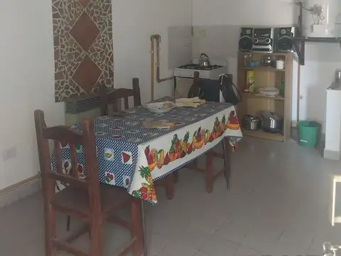 Casa 3 ambientes con 2 baños