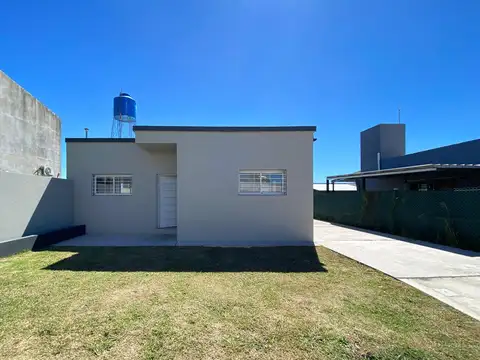 Casa 2 ambientes con 1 baño