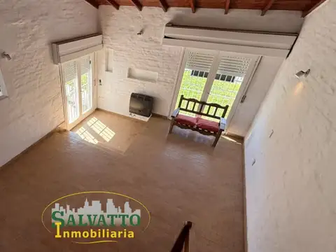 Casa 4 ambientes con 2 baños