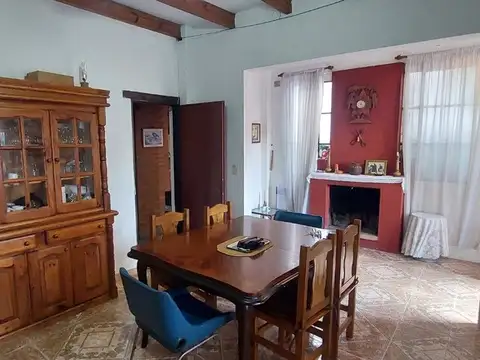 Casa en Venta con 3 cocheras