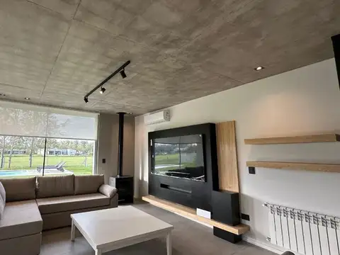 Moderna Casa a Estrenar en Haras del Sur – Diseño Minimalist