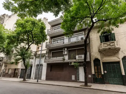 VENTA PH 5 AMBIENTES CONSTITUCION SIN EXPENSAS