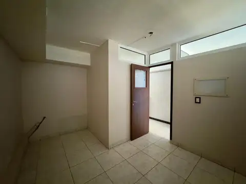 Oficina en Alquiler en La Perla Sur, $ 600.000