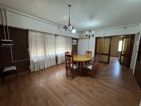 Casa en Alquiler con 1 cochera