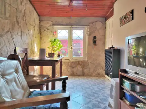 Casa 3 ambientes con 2 baños