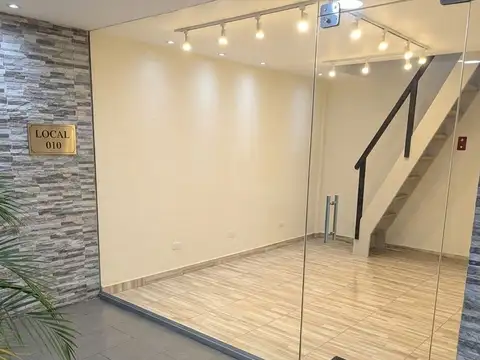 VENTA DE LOCAL COMERCIAL EN GALERIA ROMI CON RENTA