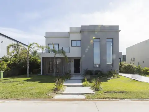 VENTA Casa- Lagos de Canning- 4 ambientes con jardín galería y parrilla