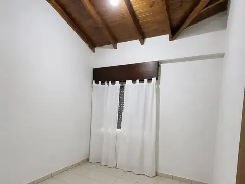 Casa 8 ambientes con 2 baños