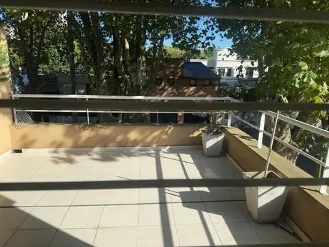 CASA 6 AMBIENTES EN VENTA MONTE GRANDE