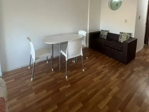 Alquilo Temporario en Barrio Norte. Monoambiente para 2 Personas.