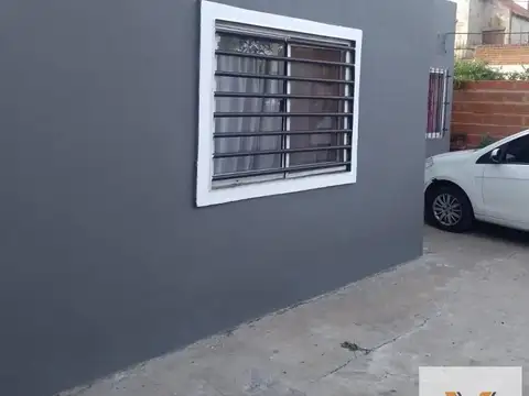 Casa en venta - 3 Dormitorios 1 Baño - Cochera - 400Mts2 - Claypole