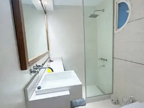 Alquiler departamento semipiso de 3 Ambientes en Recoleta de categoría. Con patio. Amueblado