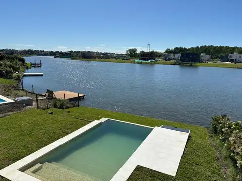 Casa 6 ambientes con 4 baños