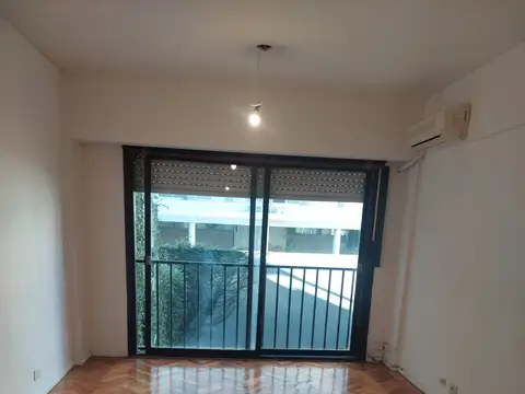3 ambientes con dependencia contrafrente con balcon