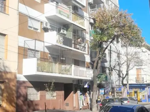 SEMIPISO  DE 3 AMBIENTES AL FRENTE CON BALCON 