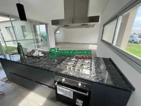 Casa 4 ambientes con 3 baños