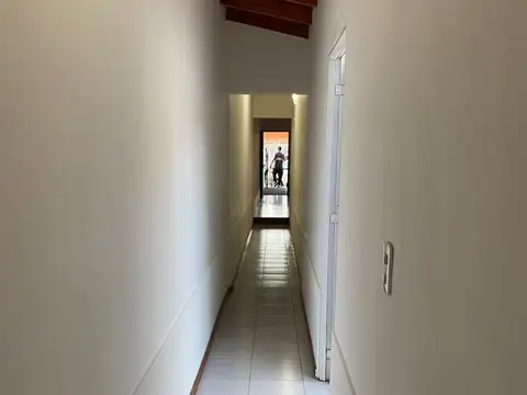 CASA 2 DORM CON PATIO Y COCHERA