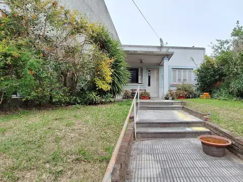 Terreno de 310 mts con 109 edificados , Av. Italia