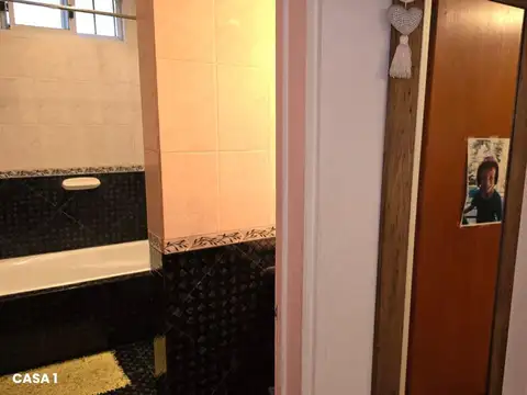 Casa 6 ambientes con 2 baños