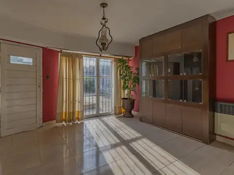 Casa en Venta con 3 cocheras