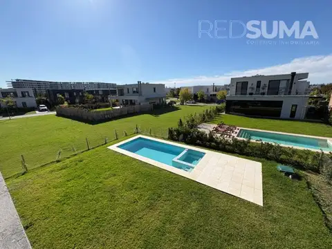 Carpinchos · 300m² · 4 suites · pileta climatizada · domótica · master con terraza y jacuzzi