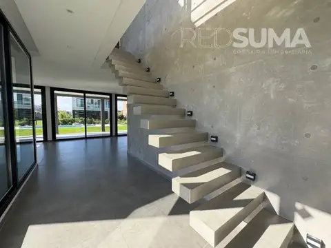 Carpinchos · 300m² · 4 suites · pileta climatizada · domótica · master con terraza y jacuzzi