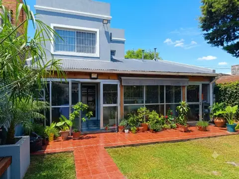 Venta Casa con pileta en Ezpeleta