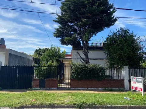 Casa 3 ambientes- Castelar norte