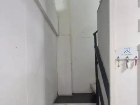 Local en edificio excelente ubicación, Caseros zona Centro