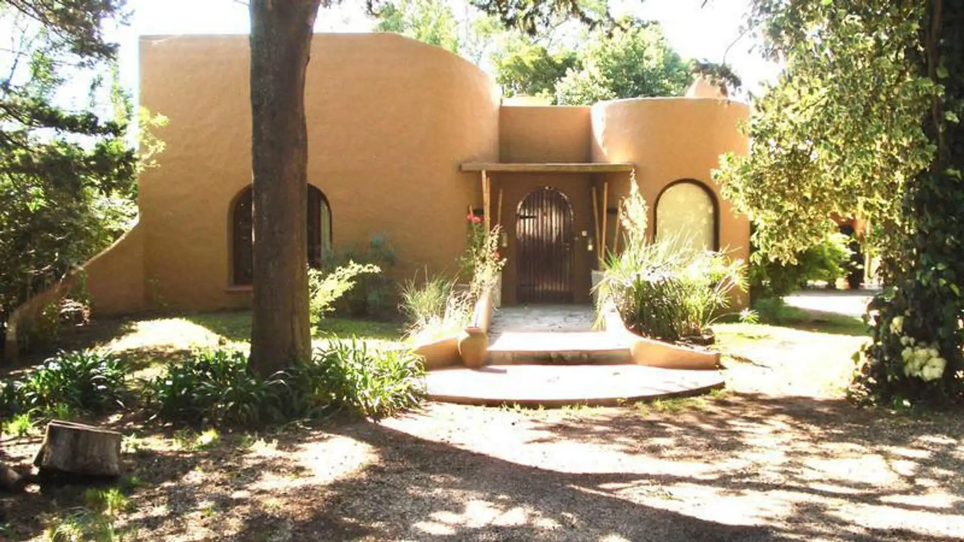Casa de campo 4 dorm, piscina 5x13 y cancha — 383 m² sobre lote de 16.951 m², Balcarce