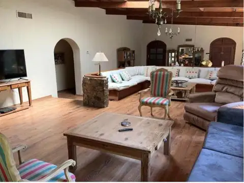 Casa 5 ambientes con lote  de 16951.00 Mts para construir
