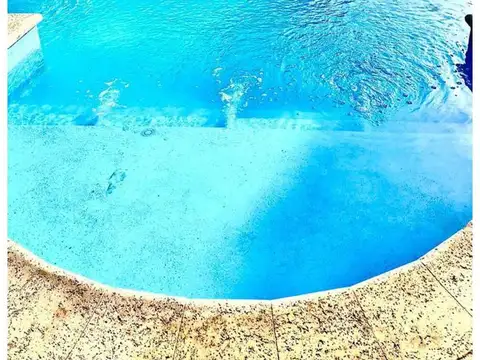 Casa 5 ambientes con lote  de 16951.00 Mts para construir