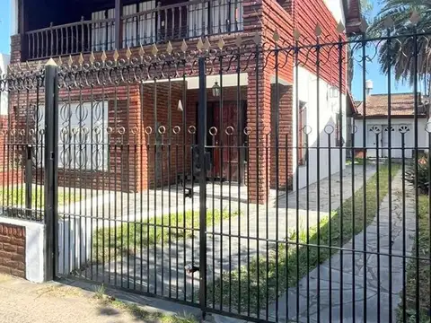 Casa en venta, 4 ambientes en Moreno