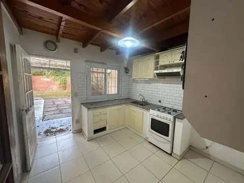 CASA DUPLEX EN VENTA LA PLATA 3 DORMITORIOS PARQUE