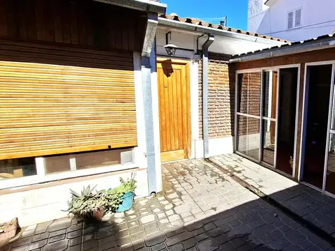 PH de 4 ambientes muy luminoso con 2 patios y terraza en Olivos- En Venta