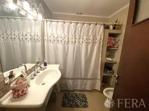 Venta casa para dos familias con quincho en Wilde