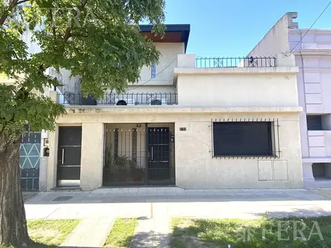 Venta casa para dos familias con quincho en Wilde