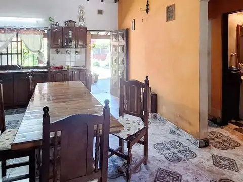 Casa en Venta con 2 cocheras