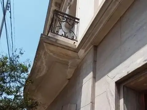 Avenida Revolucion De Mayo 1500