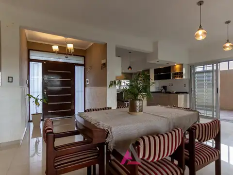 Casa en venta de 3 dormitorios, 2 baños , Barrio Las Tardes Roldan