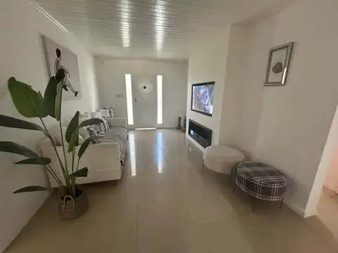 Casa en Alquiler en Pacheco Norte, USD 2.200