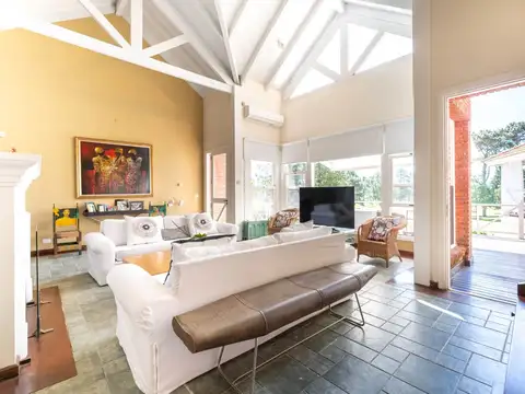 CASA EN VENTA EN GOLF 5 DORMITORIOS
