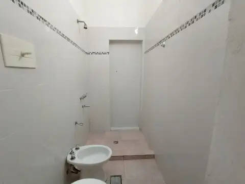 VENTA CASA DE PASILLO DOS DORMITORIOS CON TERRAZA