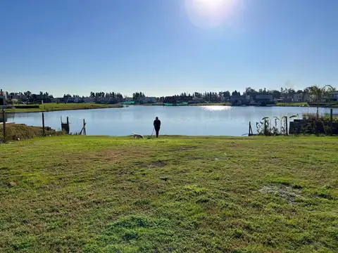 Venta Lote al Agua en Barrio Santa Ana Villanueva