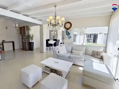 Casa en Venta con 3 cocheras