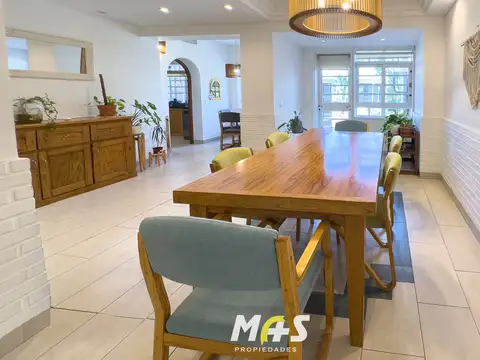Casa 6 ambientes con 4 baños