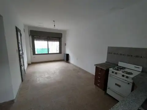 Casa 2 ambientes con 1 baño