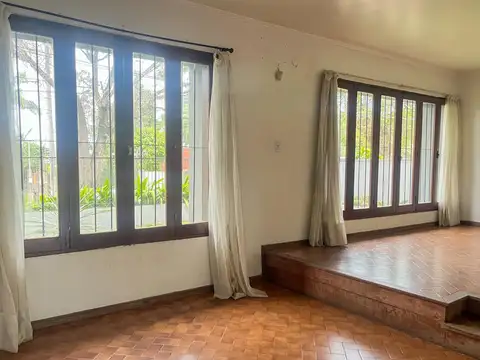 Casa 6 ambientes con 5 baños