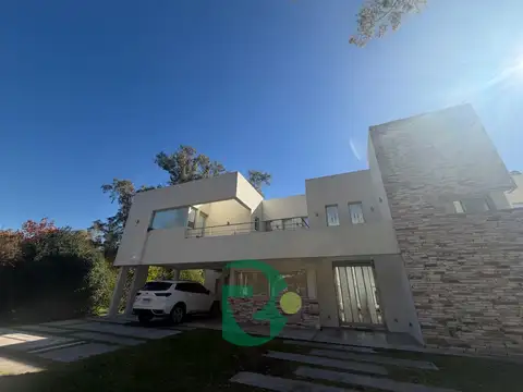 Casa en Alquiler de 4 dormitorios