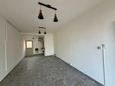 Local comercial en Almirante Brown 580